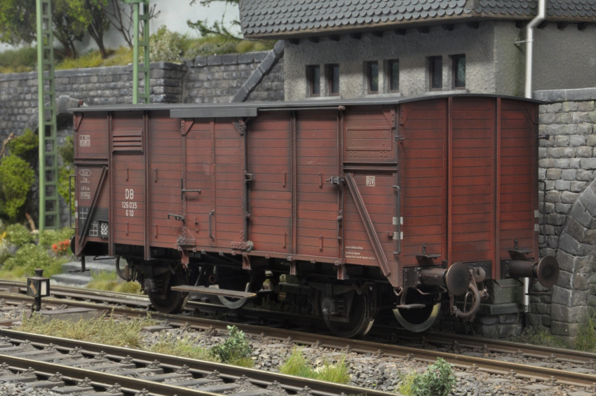 Preview: Dingler gedeckter Güterwagen "G10" der DB, EP.III gealtert