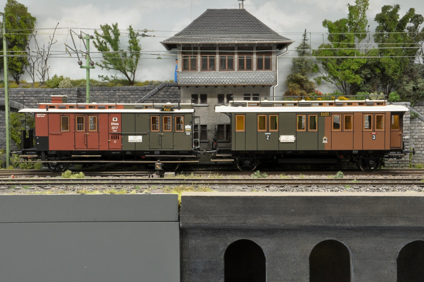 Preview: Dingler Preuß. 2-achs. Wagen-Set, Post-Gepäckwagen & Abteilwagen 2. / 3. Kl.  (2. Hand)