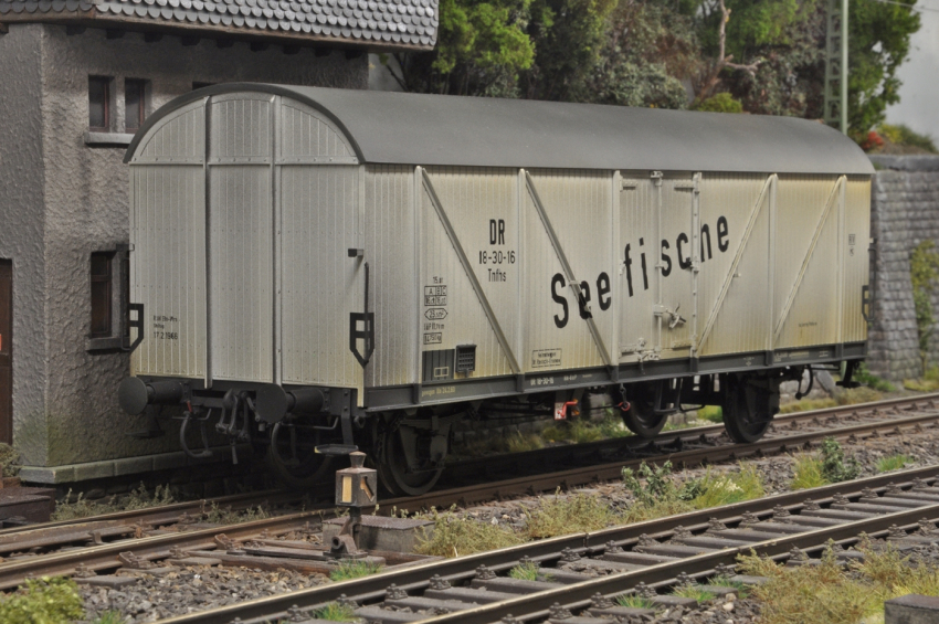 KM1 Kühlwagen "Seefische" Tnfs 32 DR mit finescale Radsätzen, gealtert (2. Hand)