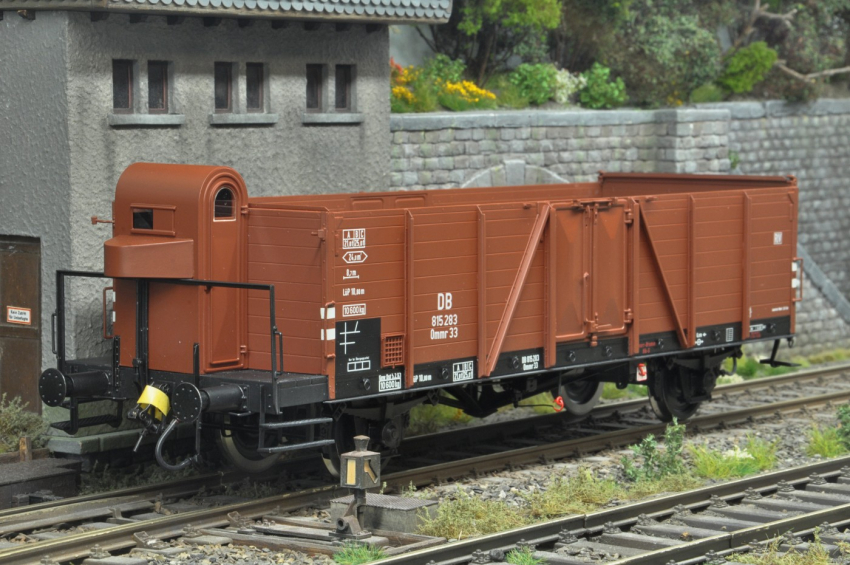 KM1 Ommr 33 "Villach" der DB Ep.IIIb mit Bremserhaus