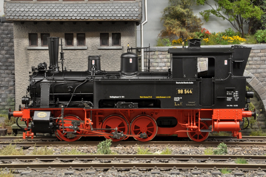 Preview: Kiss BR 98 544 der DB Ep.IIIa, mit FineScale Radsätzen (2. Hand)