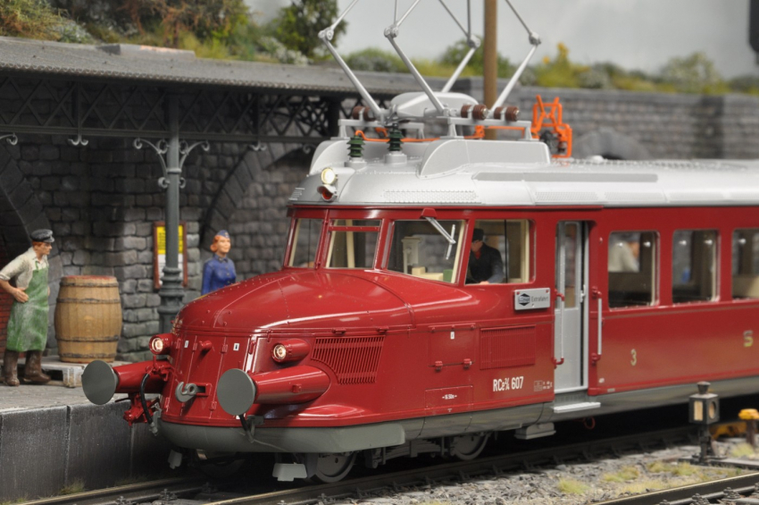 Preview: Märklin Triebwagen RCe 2/4 "Roter Pfeil" der OeBB