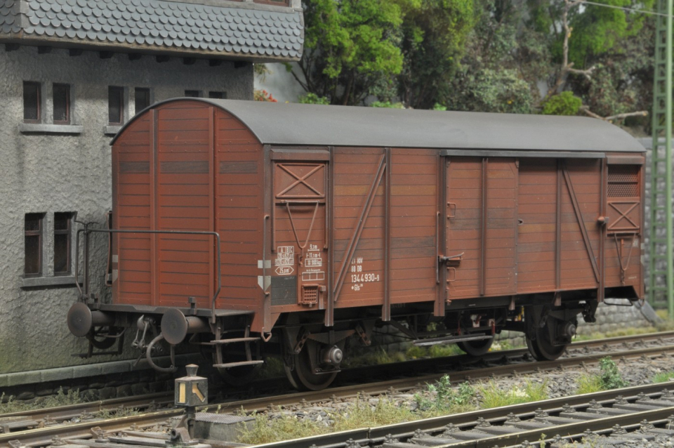 KM1 Gms 54 (Gls 205) ged. Güterwagen der DB, mit Bremserbühne, Ep. IV gesupert & gealtert (2. Hand)