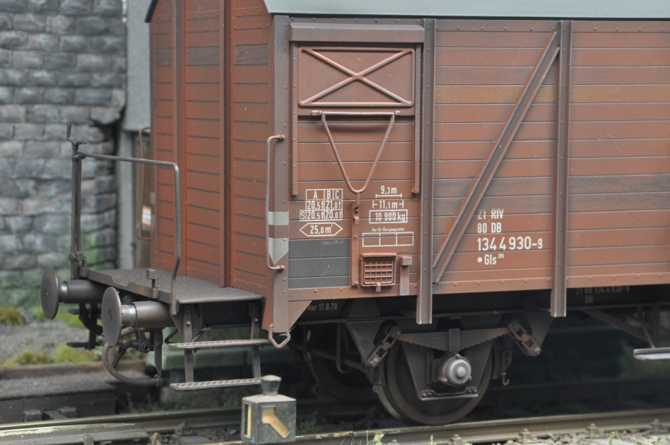 KM1 Gms 54 (Gls 205) ged. Güterwagen der DB, mit Bremserbühne, Ep. IV gesupert & gealtert (2. Hand)