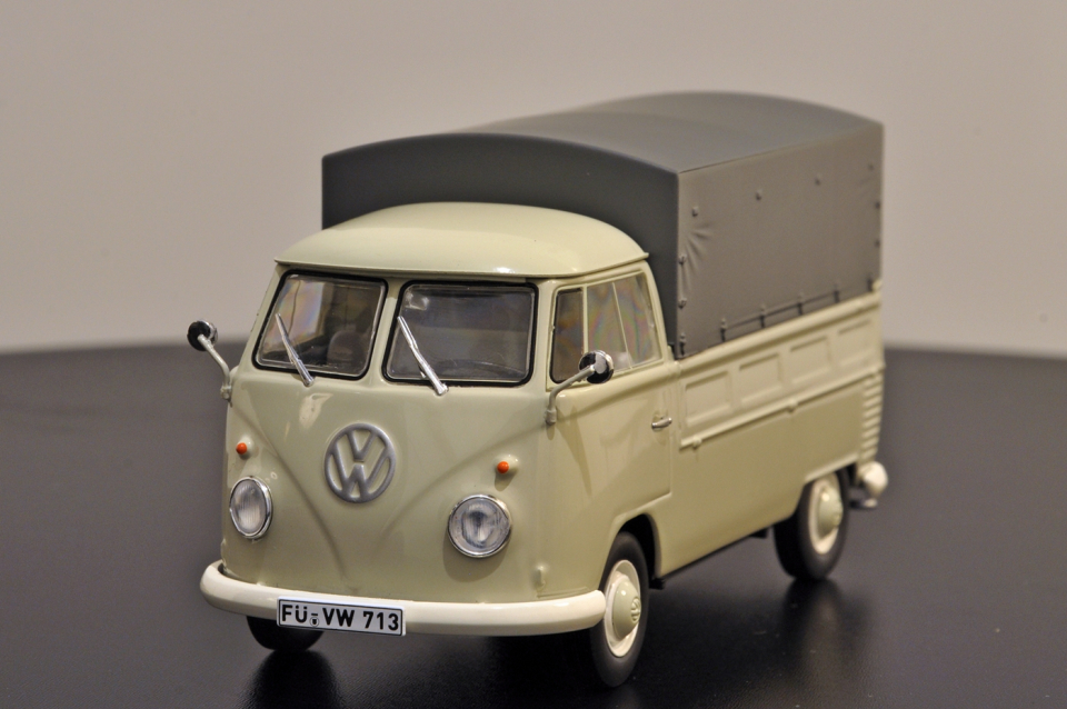 Schuco VW T1b Pritsche / Plane